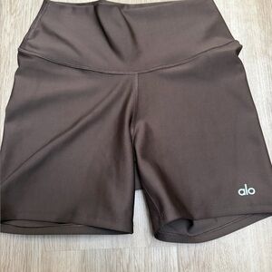 ALO 5” Airlift Energy Short - Brown (Espresso) excellent condition
